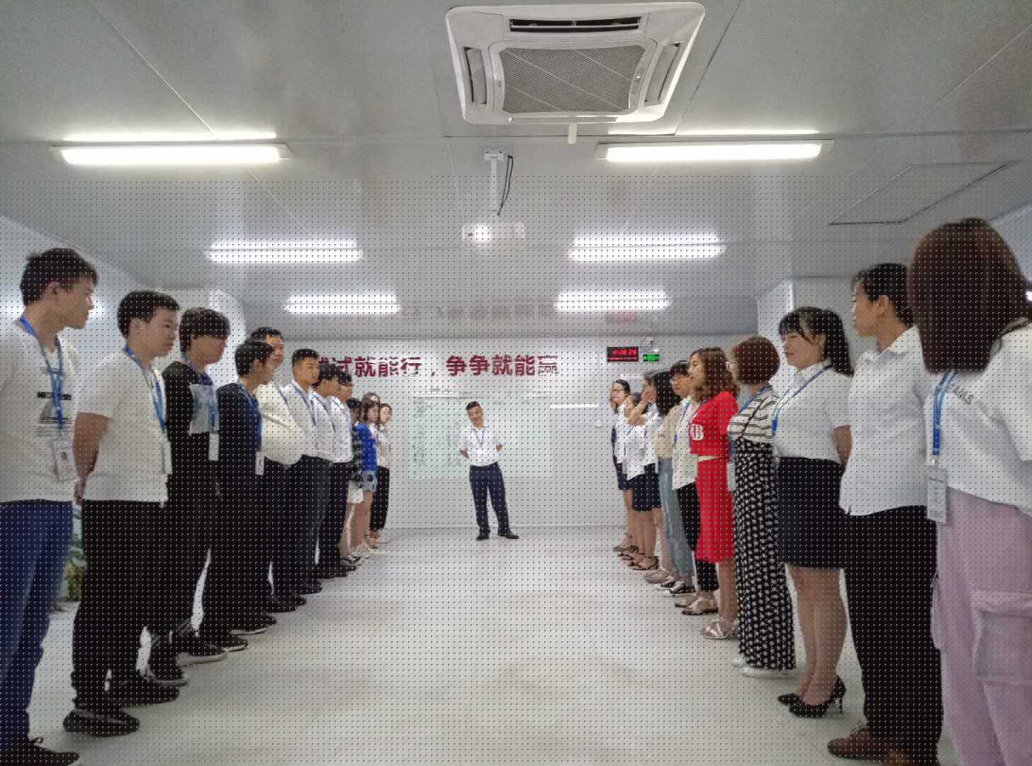 小銘打樣銷售、運營及一線員工團隊晨會
